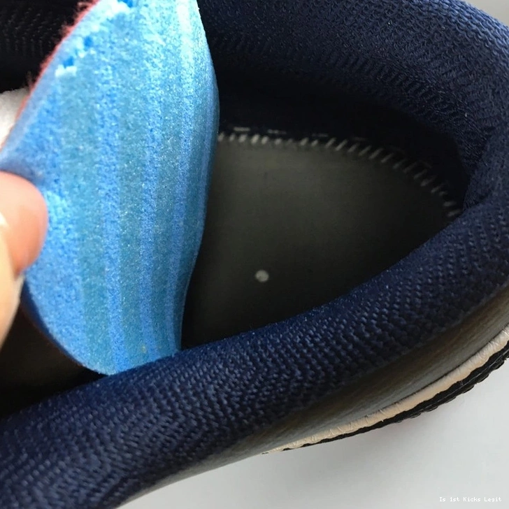 Ember  553558-481 1 Jordan Obsidian Low Glow 0409